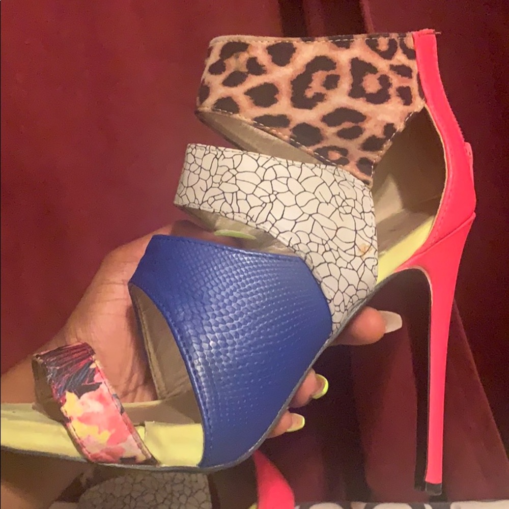 Beautiful heels!! Fashion statement